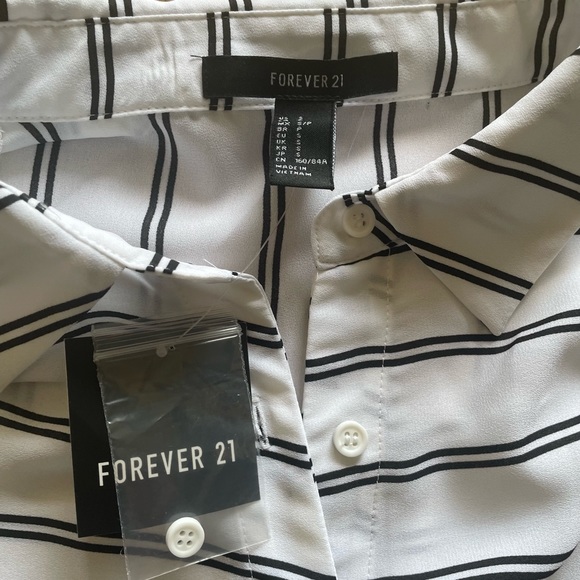 Forever 21 Women’s Long Sleeve Top Small - Picture 3 of 3